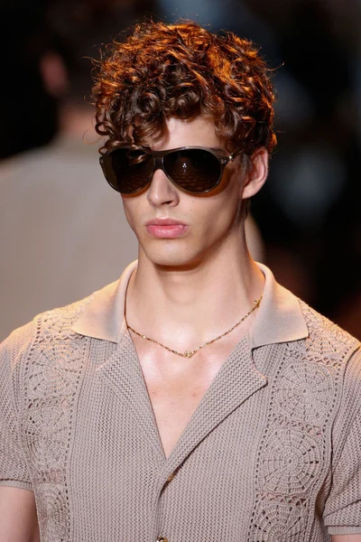 Look 14